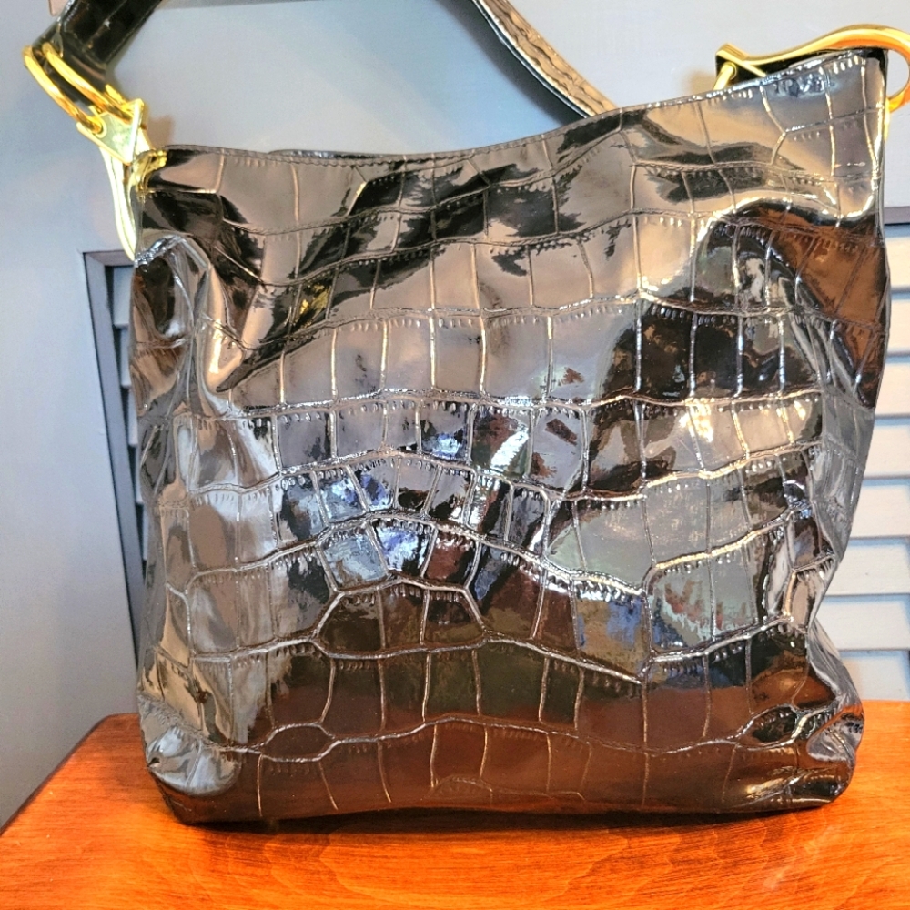 Elegant Black Crocodile-Embossed Women's Bag